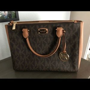 Micheal Kors purse